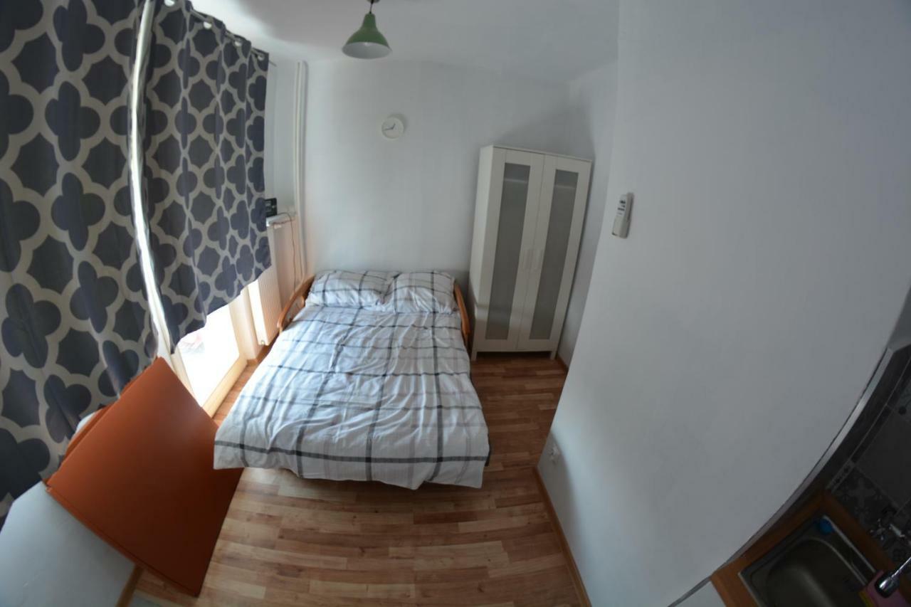 Ul. Ugorek Kolo Areny Apartment Красков Екстериор снимка