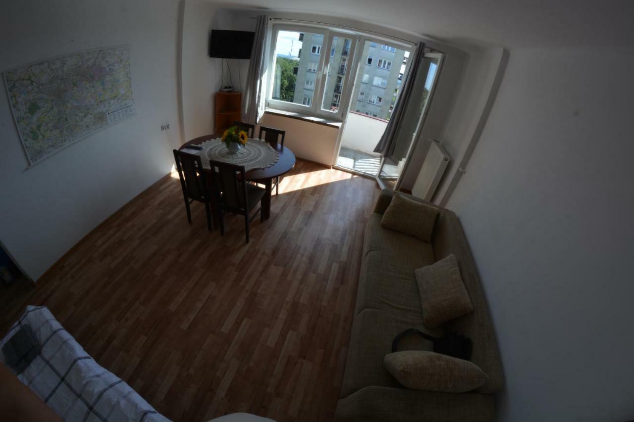 Ul. Ugorek Kolo Areny Apartment Красков Екстериор снимка