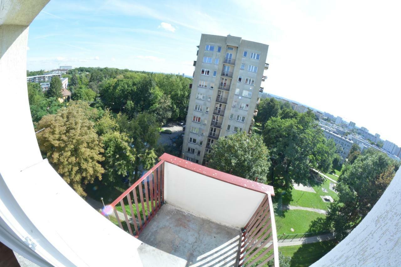 Ul. Ugorek Kolo Areny Apartment Красков Екстериор снимка