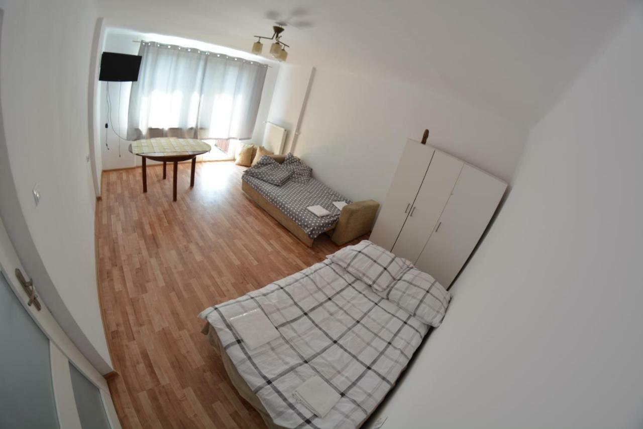 Ul. Ugorek Kolo Areny Apartment Красков Екстериор снимка