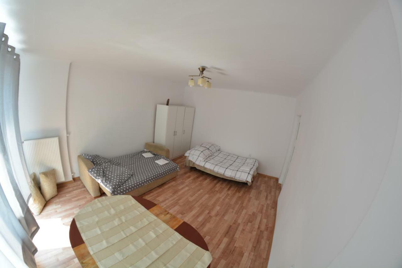 Ul. Ugorek Kolo Areny Apartment Красков Екстериор снимка